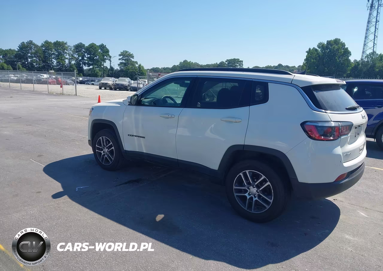 2018 Jeep Compass Latitude 4X4 VIN:3C4NJDBB4JT206256 - 3