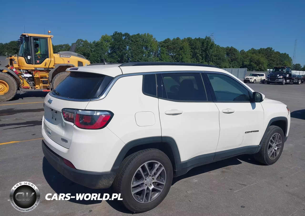 2018 Jeep Compass Latitude 4X4 VIN:3C4NJDBB4JT206256 - 4