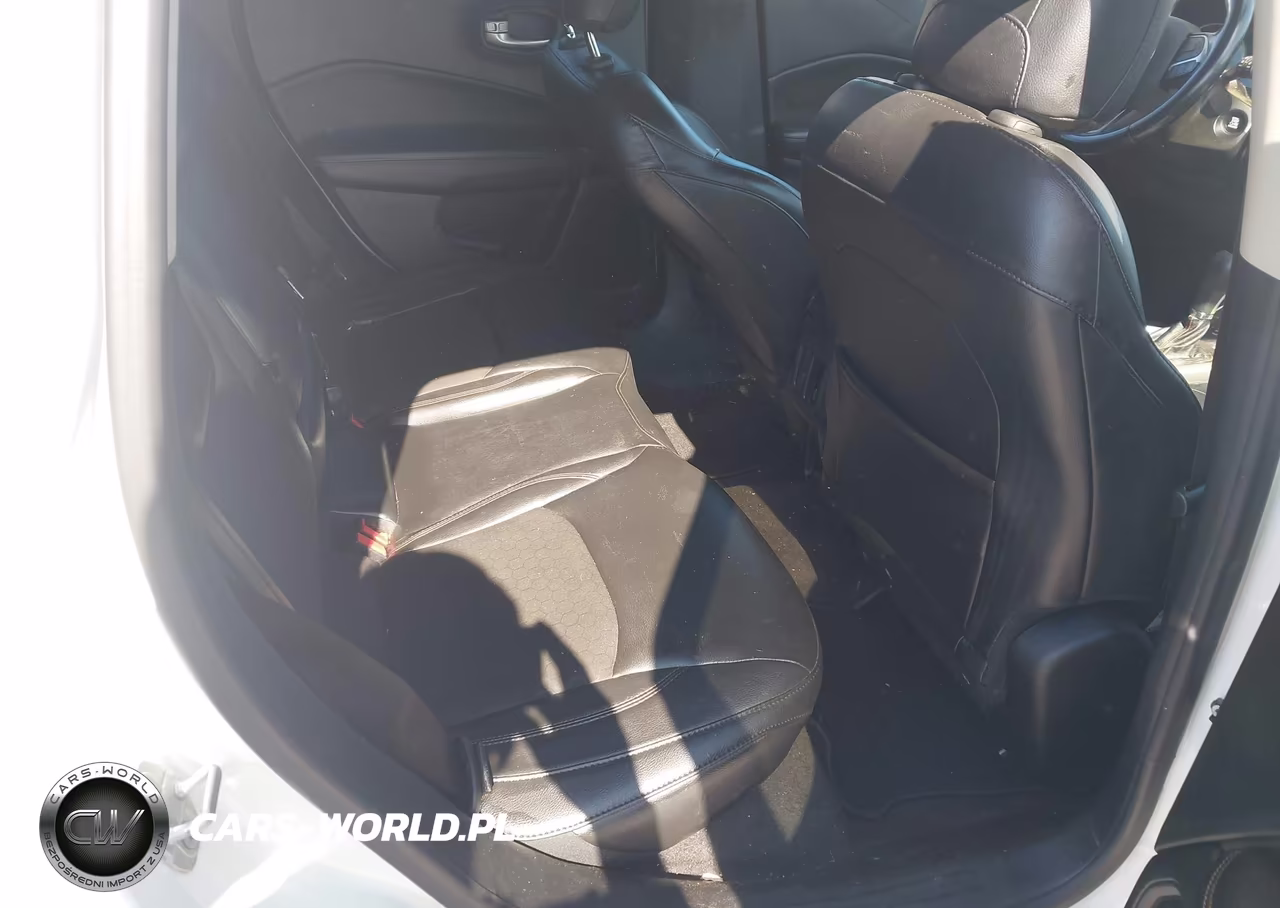 2018 Jeep Compass Latitude 4X4 VIN:3C4NJDBB4JT206256 - 8