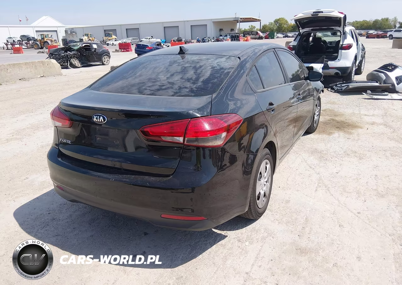 2018 Kia Forte Lx VIN:3KPFK4A7XJE244013 - 4