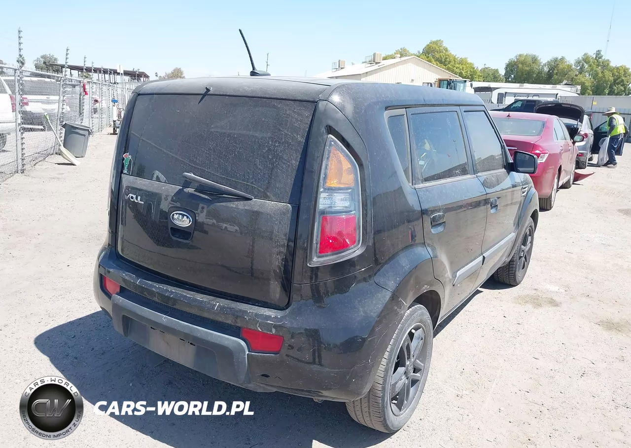 2010 Kia Soul + VIN:KNDJT2A21A7151204 - 4