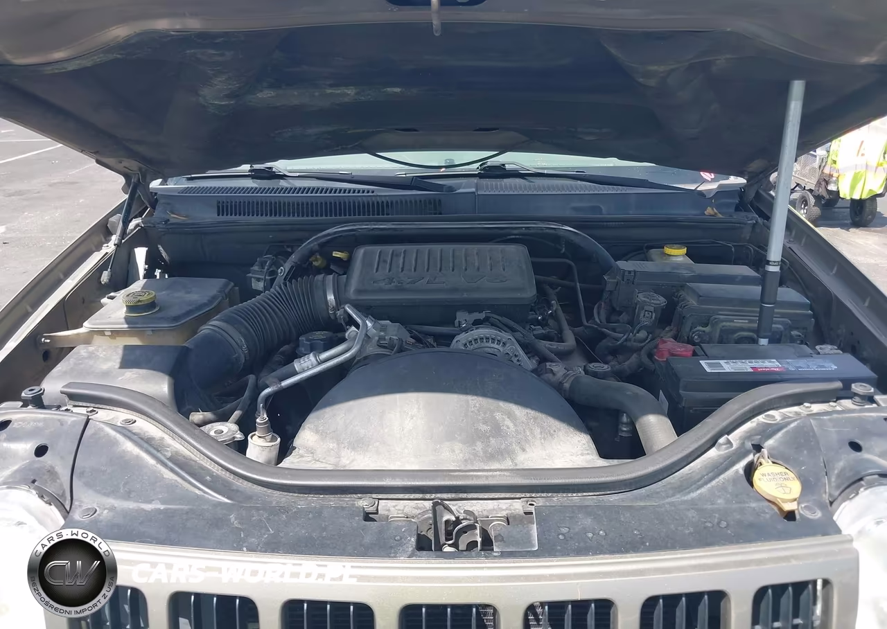 2005 Jeep Grand Cherokee Laredo VIN:1J8HS48N15C724234 - 10