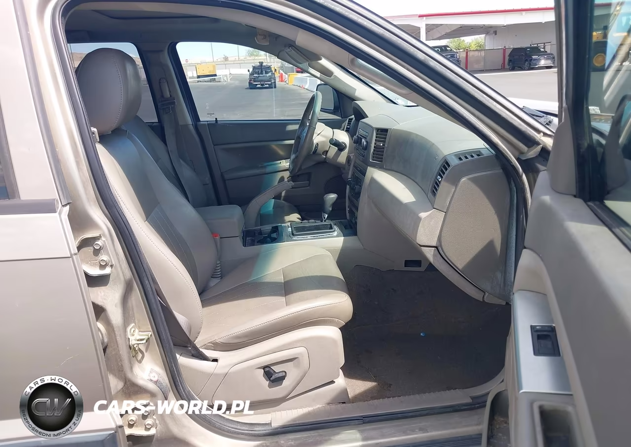 2005 Jeep Grand Cherokee Laredo VIN:1J8HS48N15C724234 - 5
