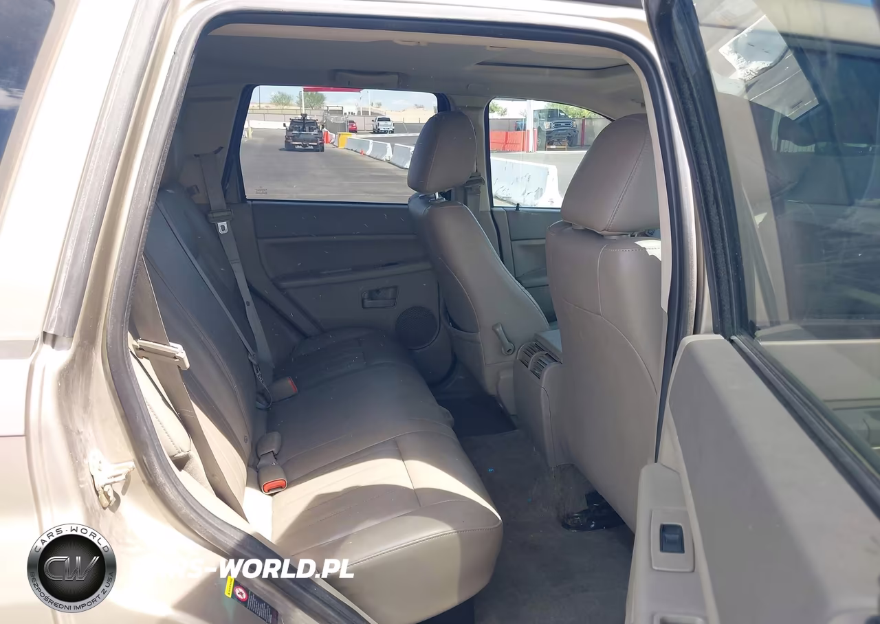 2005 Jeep Grand Cherokee Laredo VIN:1J8HS48N15C724234 - 8