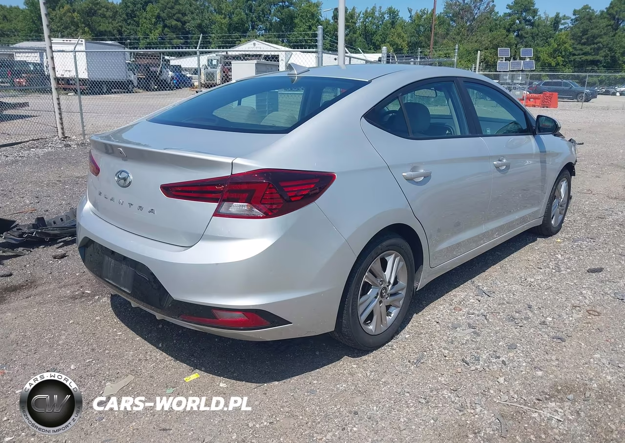 2019 Hyundai Elantra Sel VIN:5NPD84LF2KH403694 - 4