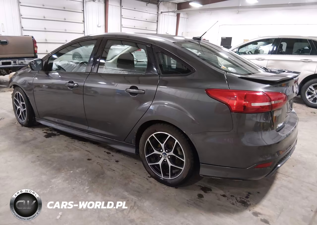 2016 Ford Focus Se VIN:1FADP3F22GL331197 - 3