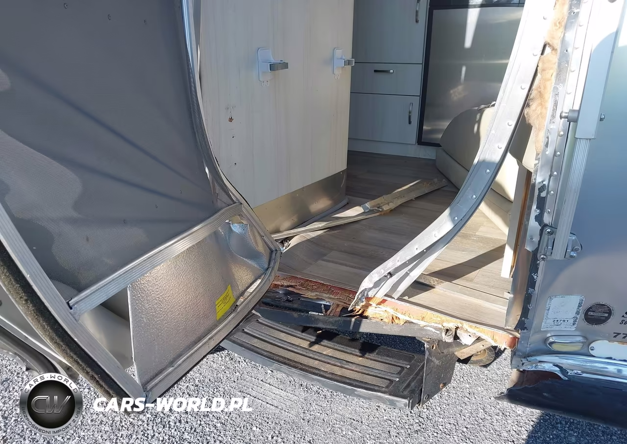 2019 Airstream Other VIN:1STHRAC18KJ545395 - 14