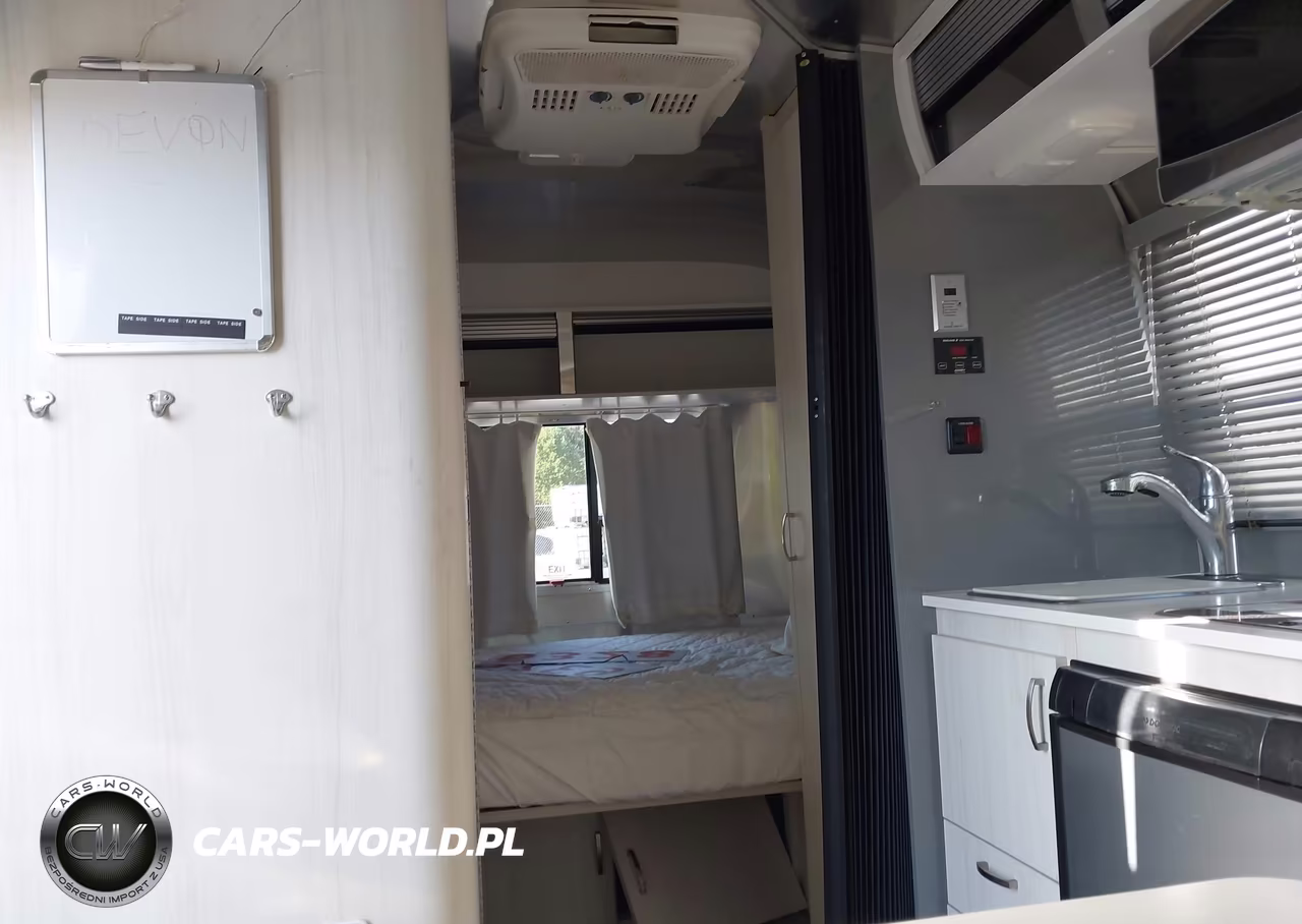 2019 Airstream Other VIN:1STHRAC18KJ545395 - 8