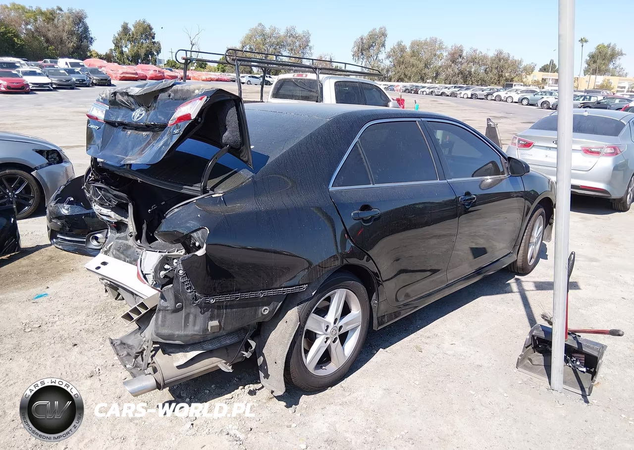 2014 Toyota Camry Se VIN:4T1BF1FK6EU461415 - 4