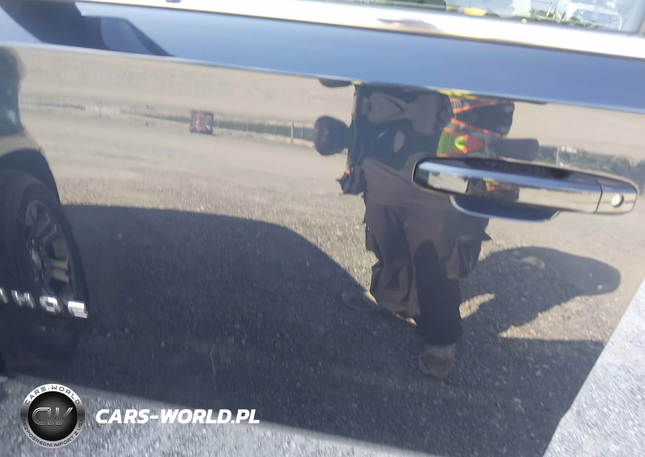 2018 Chevrolet Tahoe Ls VIN:1GNSKAEC9JR338593 - 13