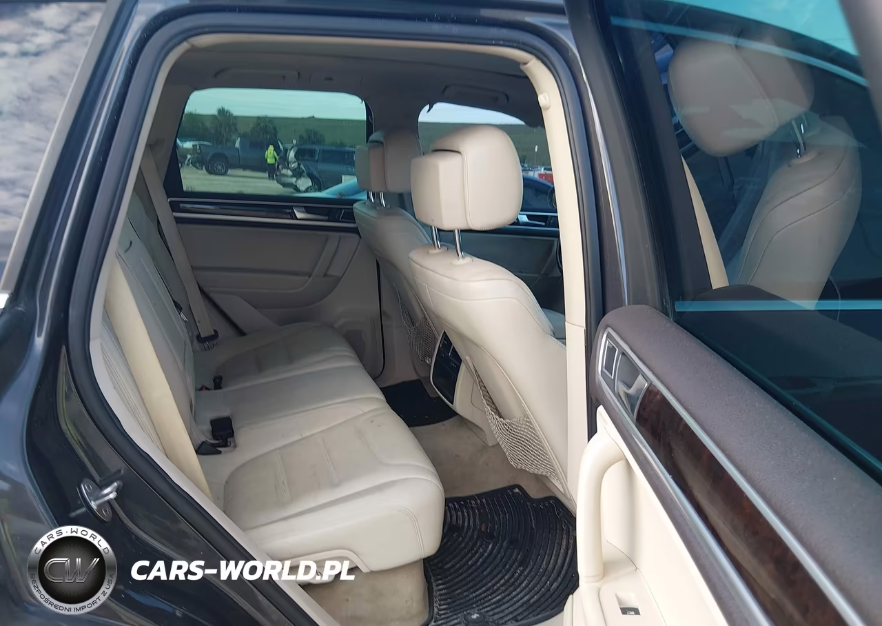 2013 Volkswagen Touareg Tdi Executive VIN:WVGEP9BP4DD000528 - 8