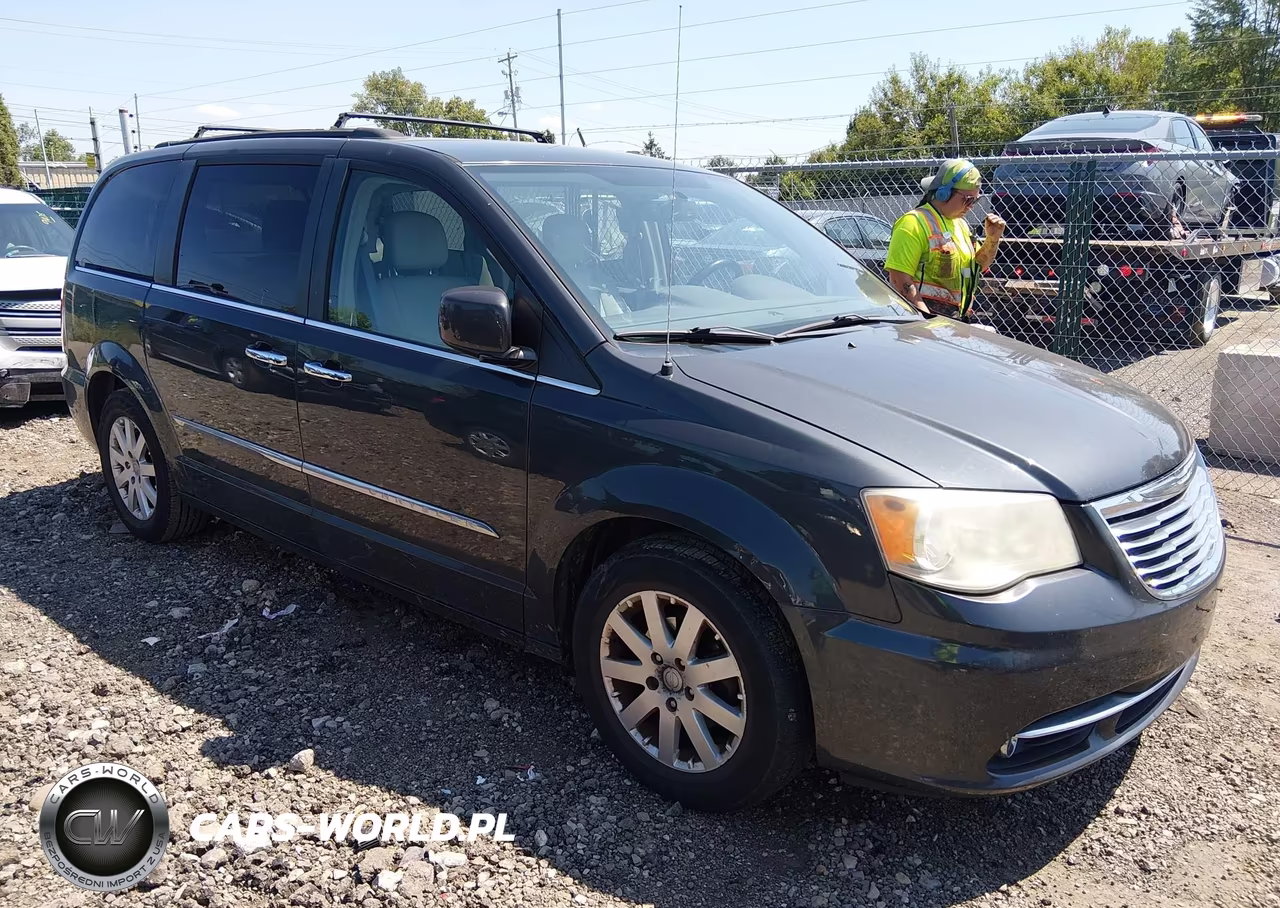 2011 Chrysler Town & Country Touring-L – zdjęcie 1 z 16