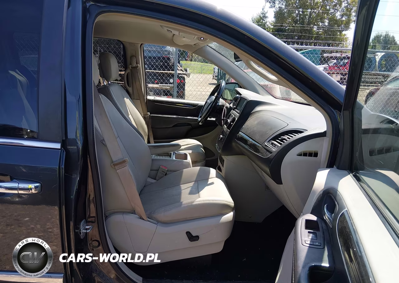 2011 Chrysler Town & Country Touring-L VIN:2A4RR8DG3BR617172 - 5
