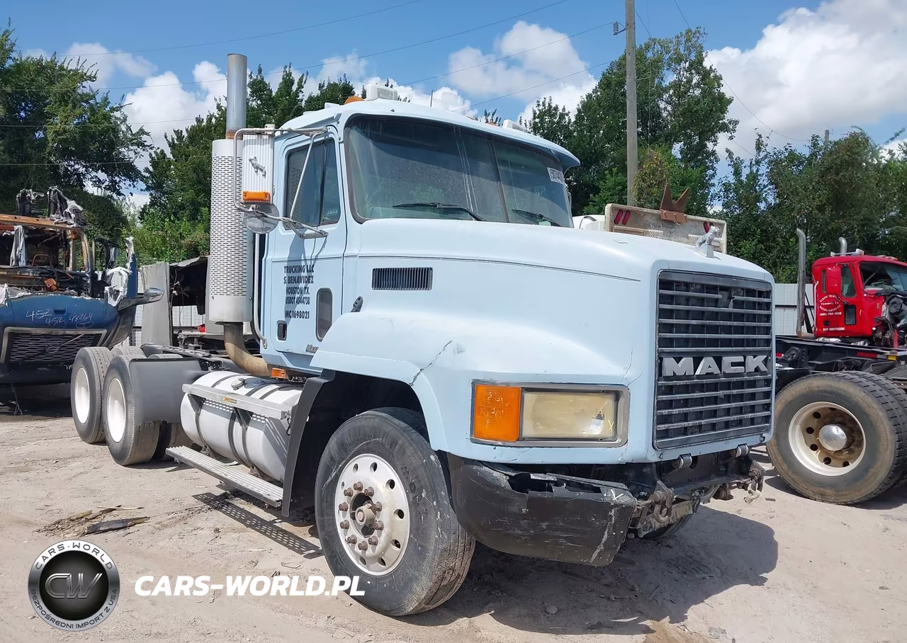 2000 Mack Ch613 Semi Truck