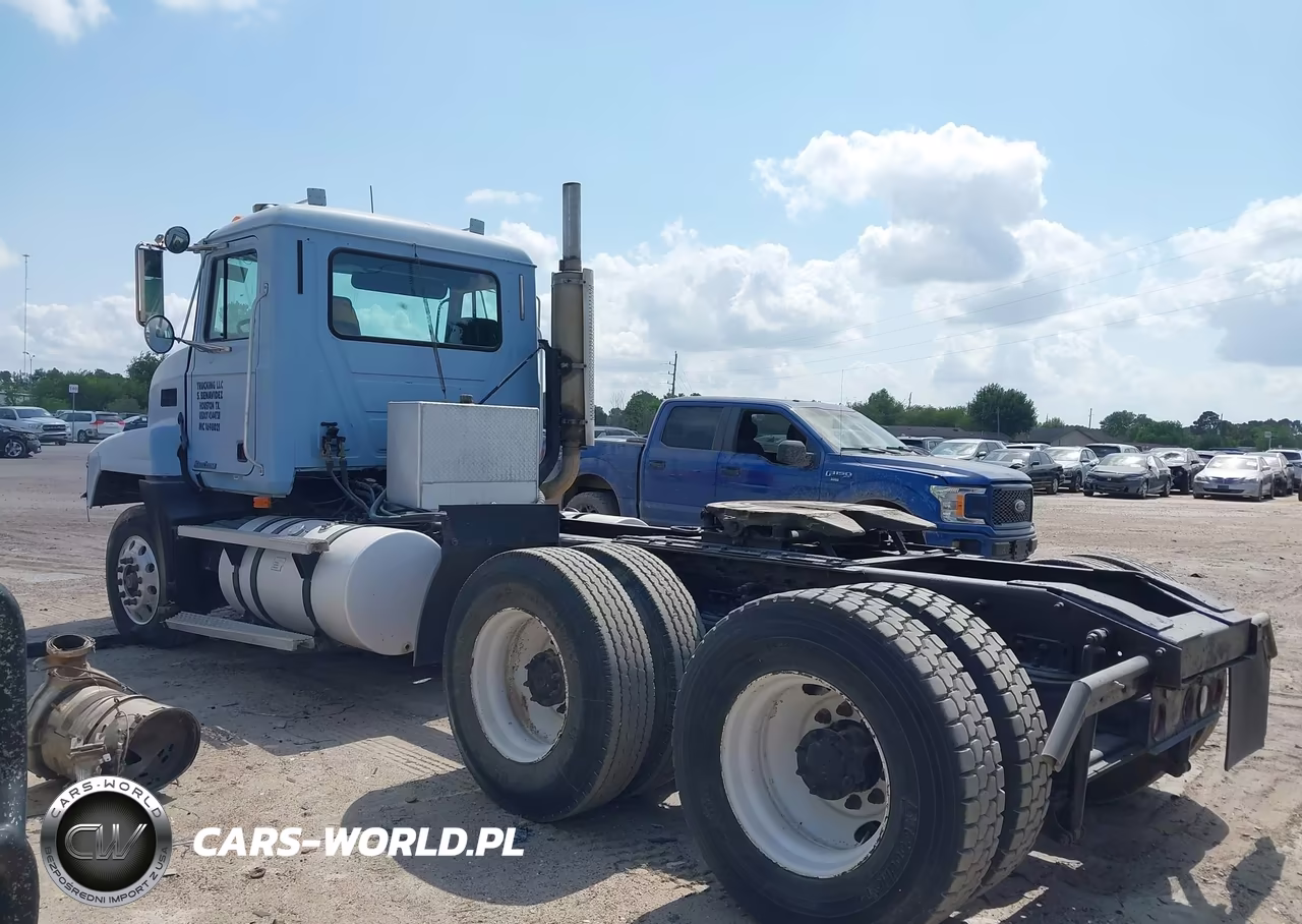 2000 Mack Ch613 Semi Truck VIN:1M1AA13Y6YW130723 - 14