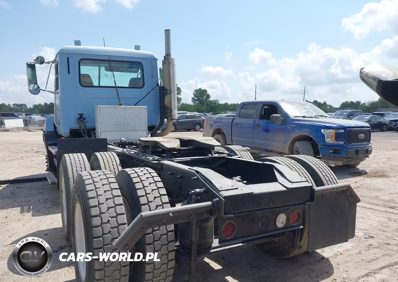 2000 Mack Ch613 Semi Truck VIN:1M1AA13Y6YW130723 - 3