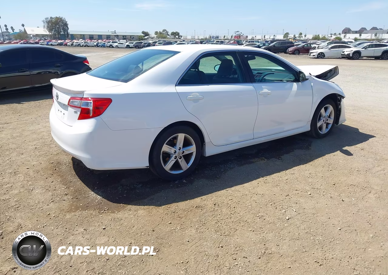 2014 Toyota Camry Se VIN:4T1BF1FK0EU460566 - 4