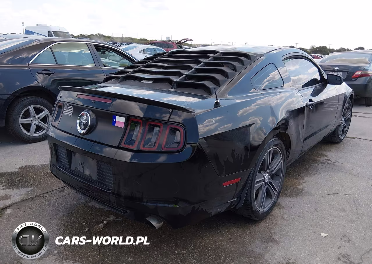 2013 Ford Mustang V6 VIN:1ZVBP8AM1D5215946 - 4
