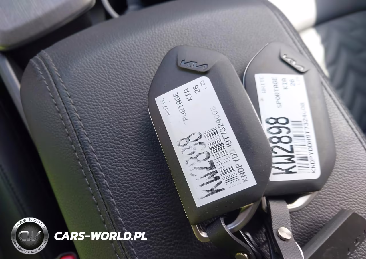 2026 Kia Sportage Plug-In Hybrid X-Line VIN:KNDPYDDH9T7324008 - 11