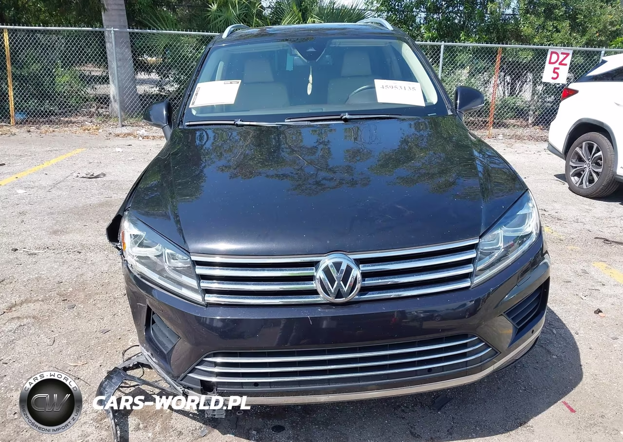 2016 Volkswagen Touareg Sport W-Technology VIN:WVGEF9BP6GD010310 - 13