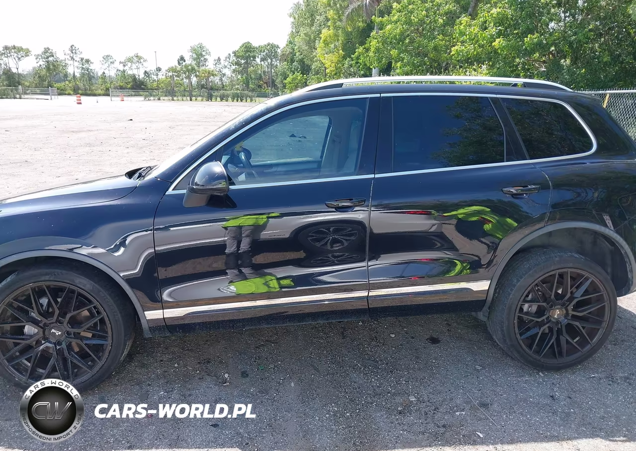 2016 Volkswagen Touareg Sport W-Technology VIN:WVGEF9BP6GD010310 - 15