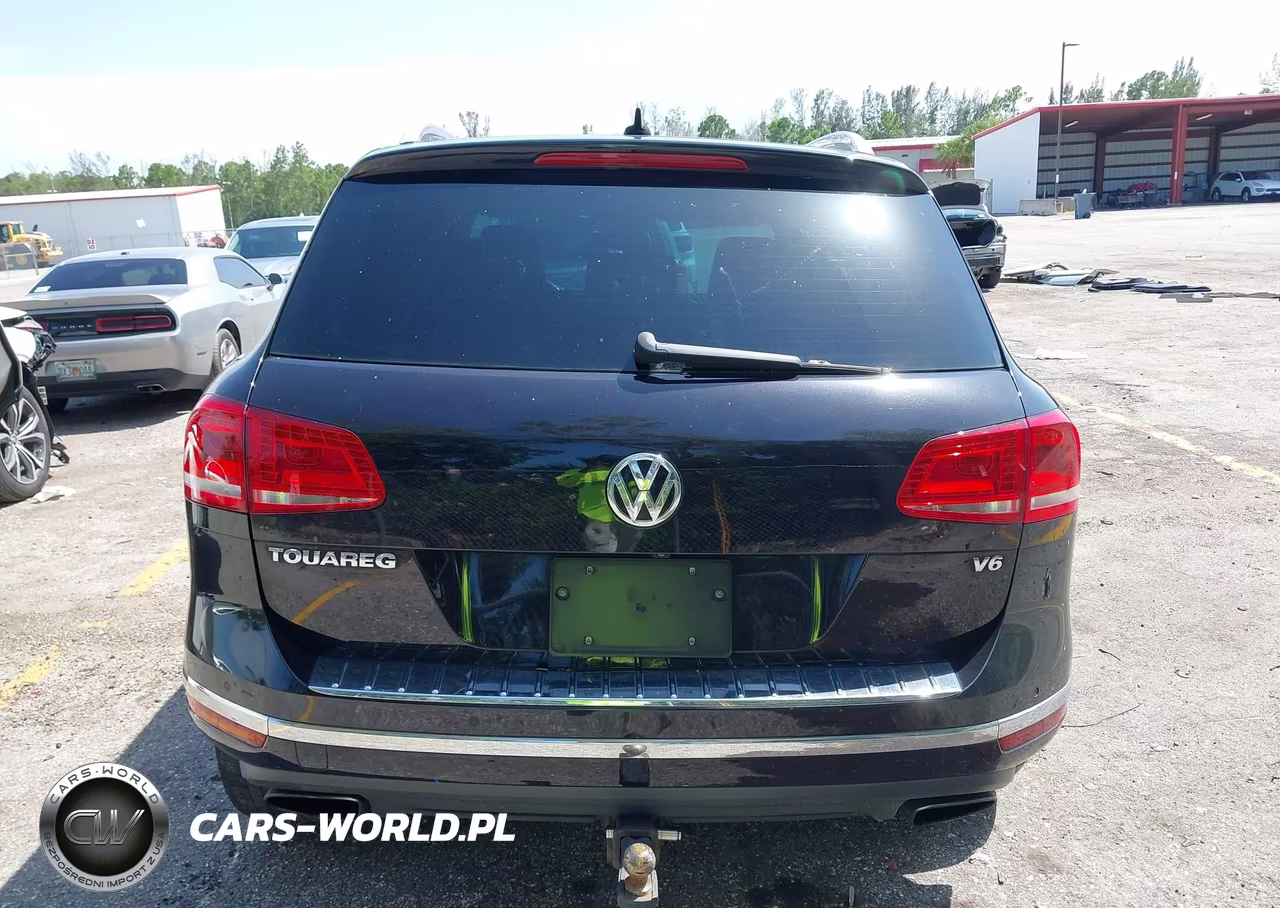 2016 Volkswagen Touareg Sport W-Technology VIN:WVGEF9BP6GD010310 - 17