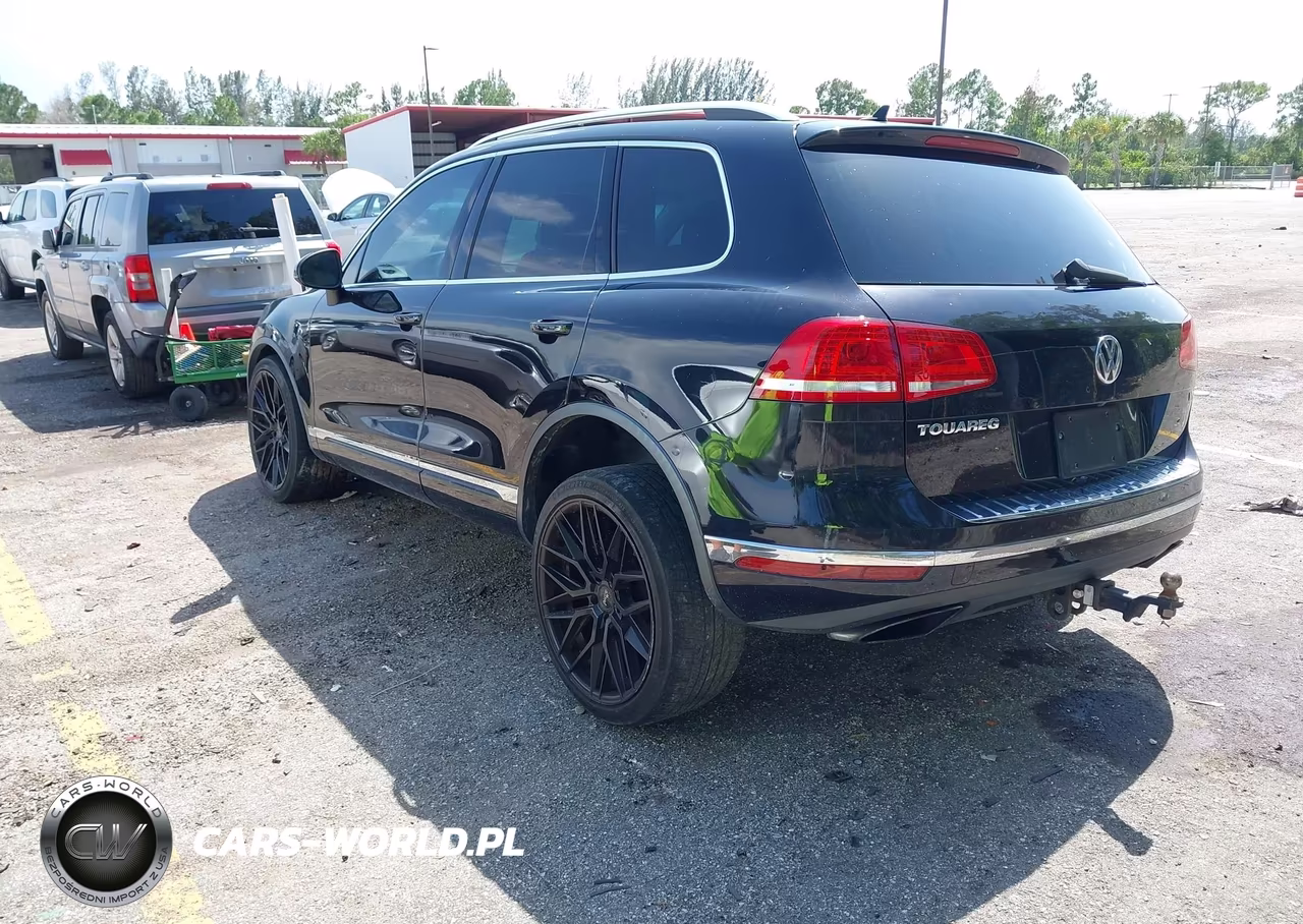 2016 Volkswagen Touareg Sport W-Technology VIN:WVGEF9BP6GD010310 - 3
