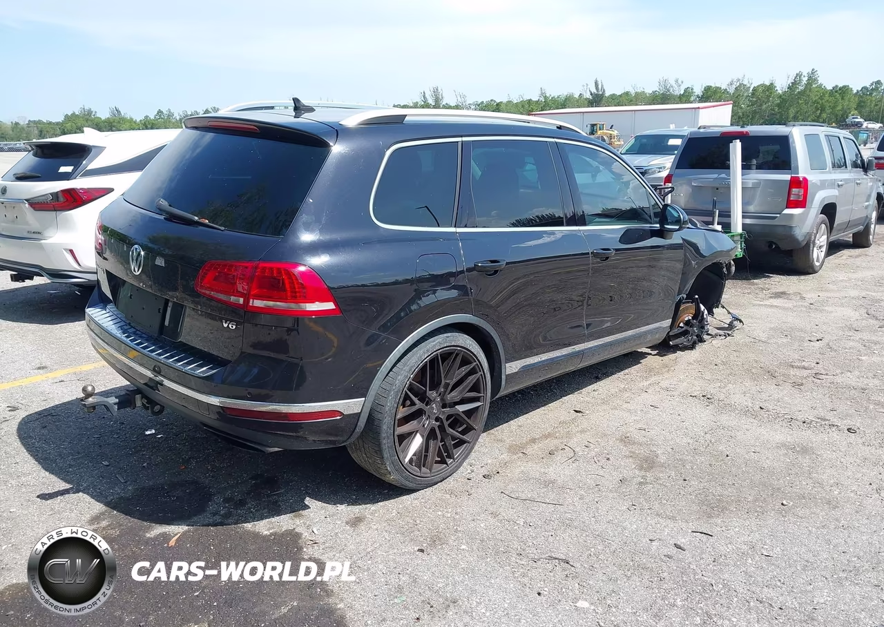 2016 Volkswagen Touareg Sport W-Technology VIN:WVGEF9BP6GD010310 - 4