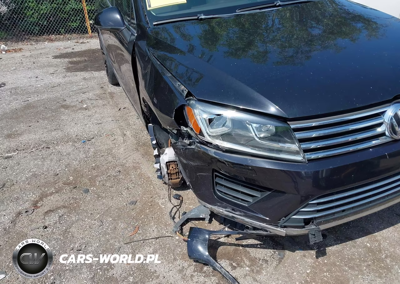 2016 Volkswagen Touareg Sport W-Technology VIN:WVGEF9BP6GD010310 - 6