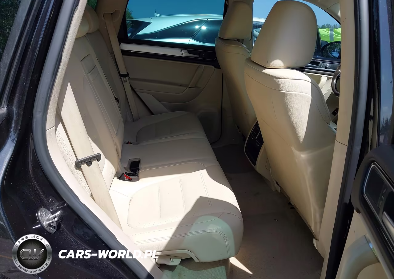 2016 Volkswagen Touareg Sport W-Technology VIN:WVGEF9BP6GD010310 - 8