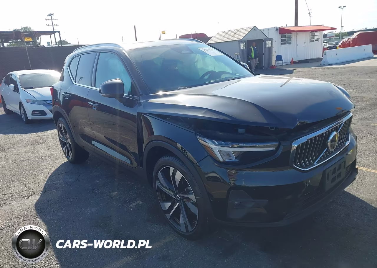 2023 Volvo Xc40 B5 Plus Bright Theme