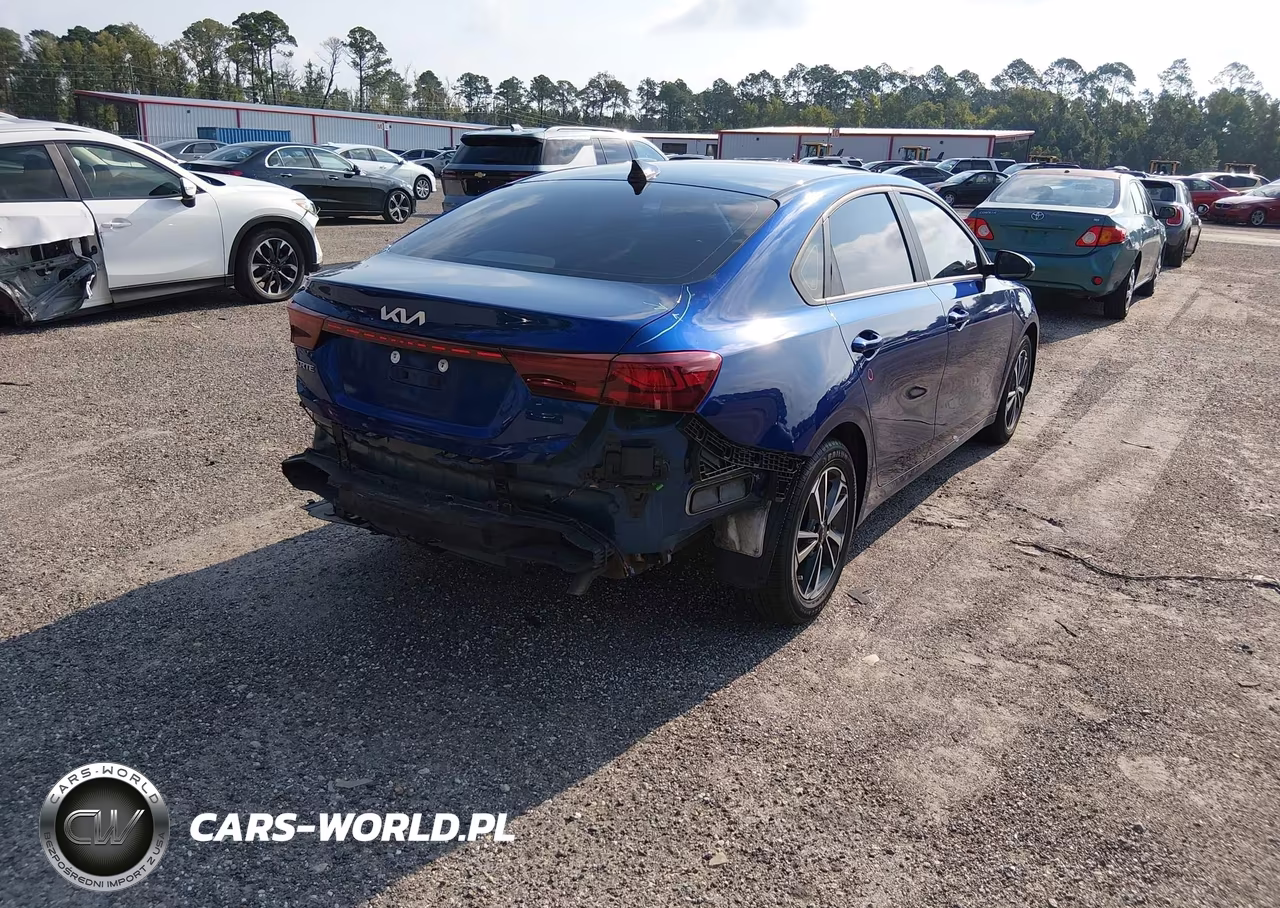 2022 Kia Forte Lxs VIN:3KPF24AD7NE433696 - 4