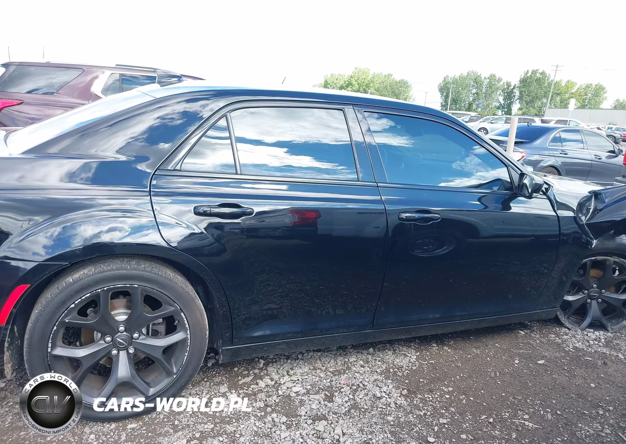2021 Chrysler 300 300S VIN:2C3CCABG5MH529244 - 13