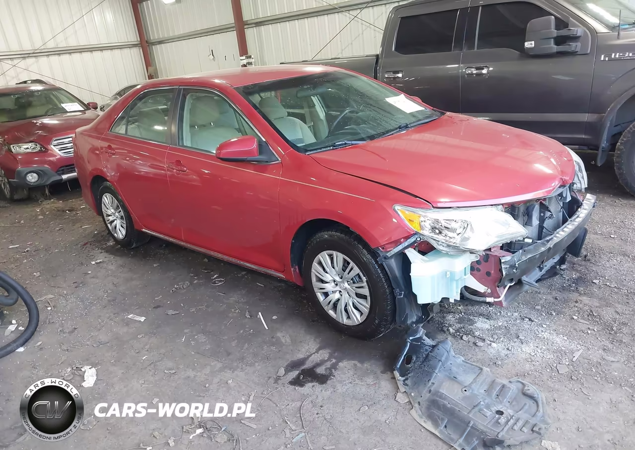 2013 Toyota Camry Le – zdjęcie 1 z 17