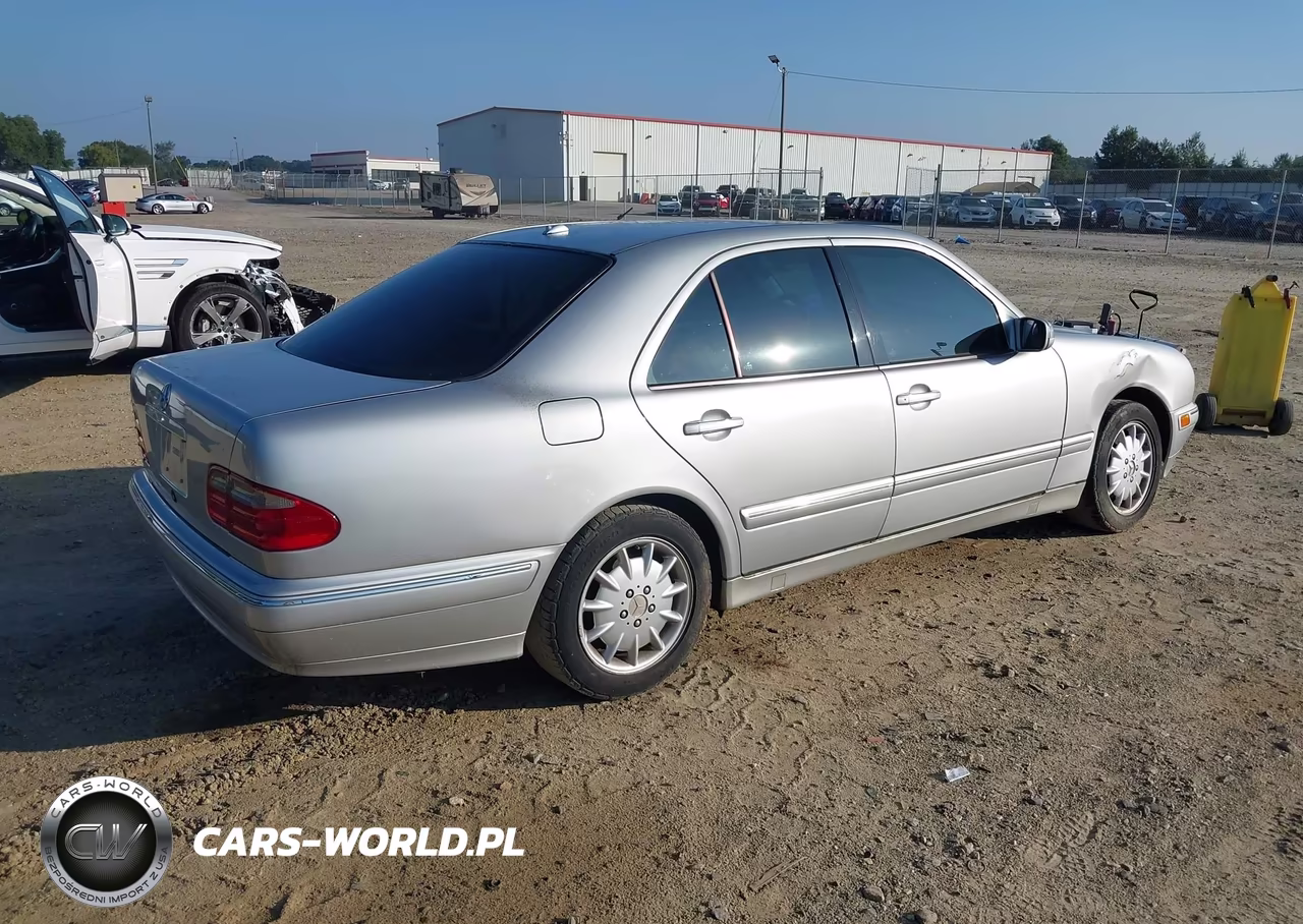 2000 Mercedes-Benz E 320 VIN:WDBJF65J3YB162954 - 4