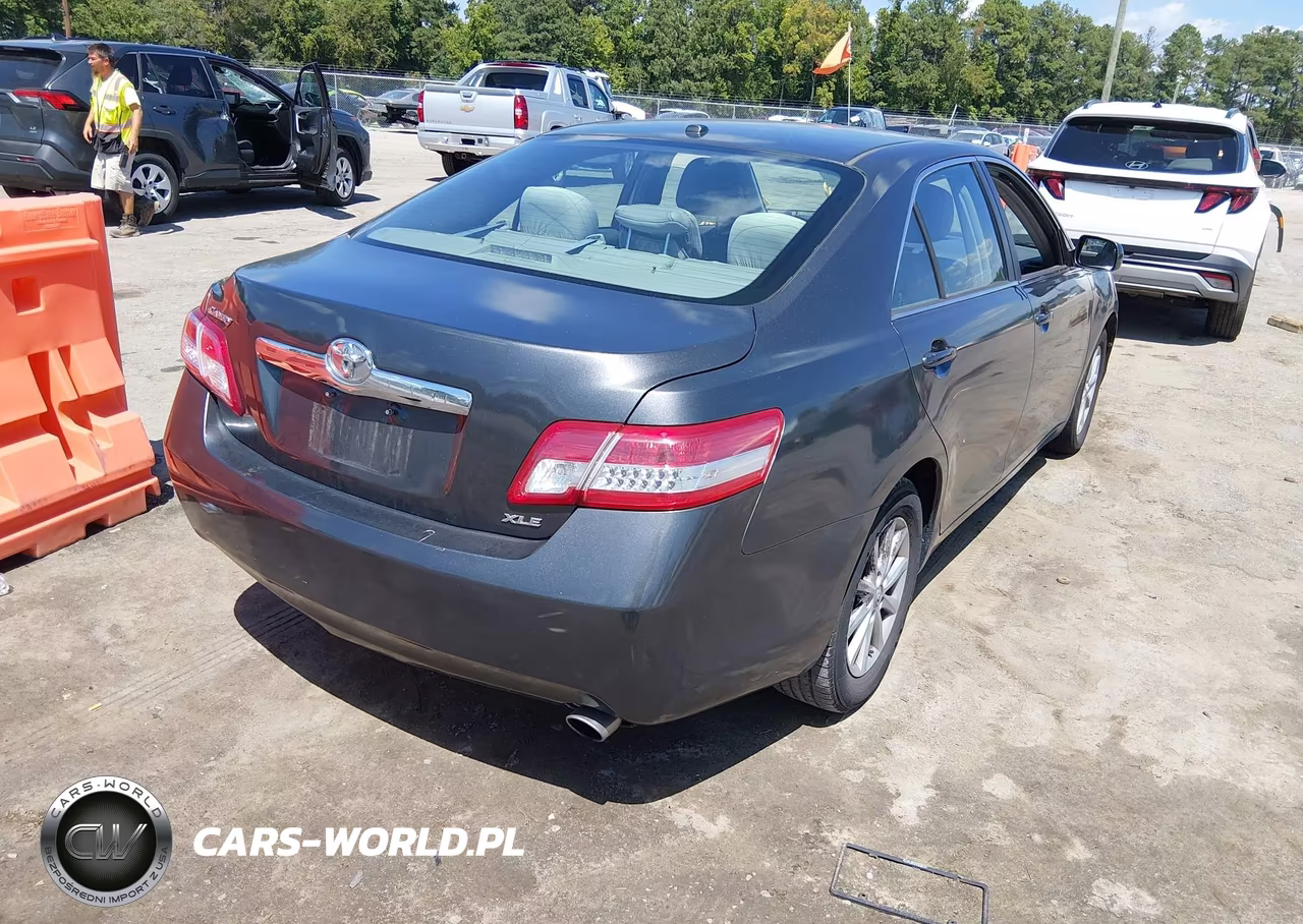 2011 Toyota Camry Xle VIN:4T4BF3EKXBR192723 - 4
