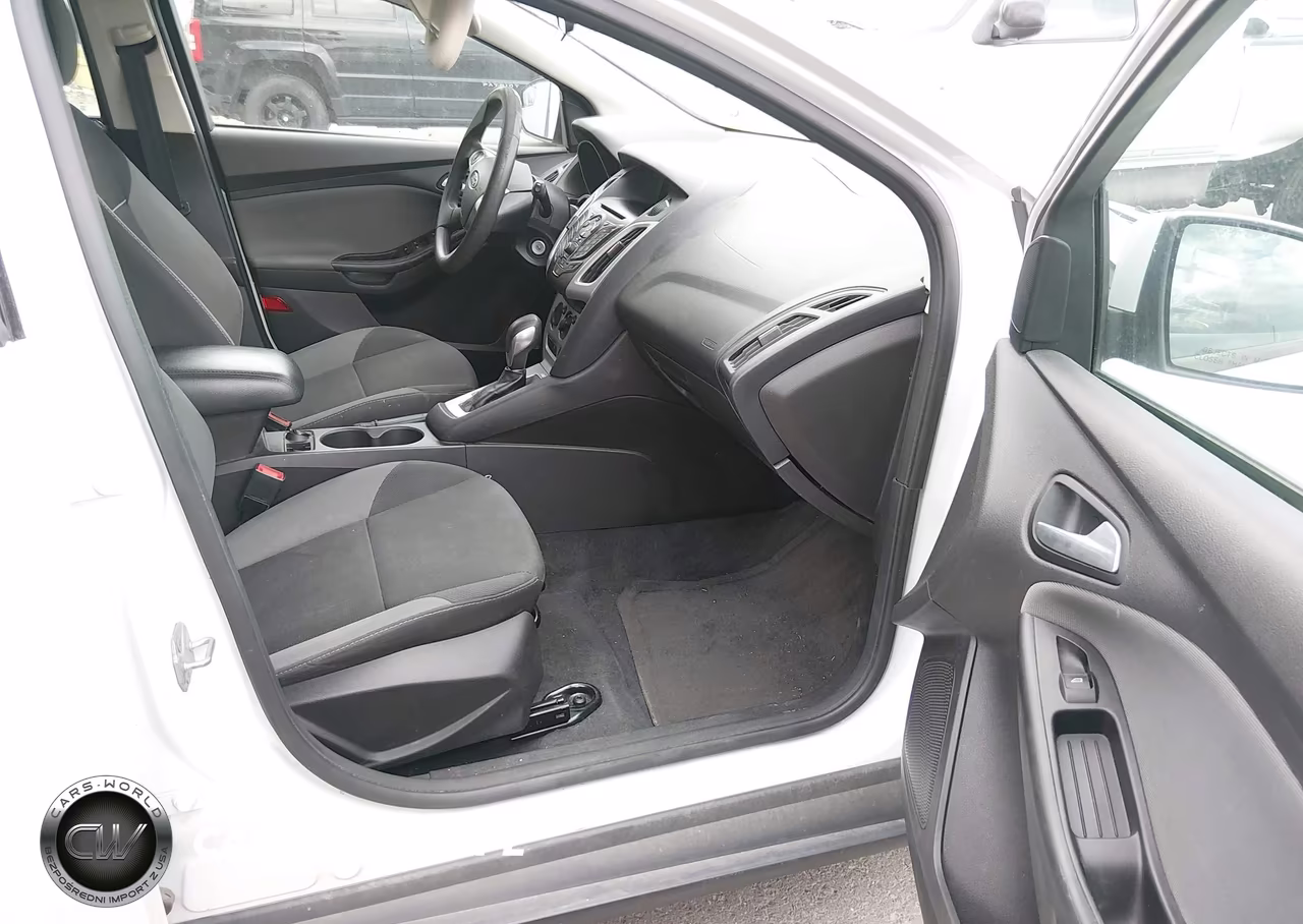 2014 Ford Focus Se VIN:1FADP3K27EL163768 - 5