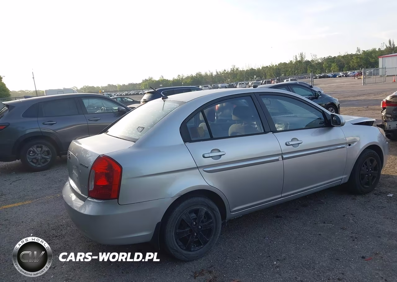 2008 Hyundai Accent Gls VIN:KMHCN46C78U217701 - 4