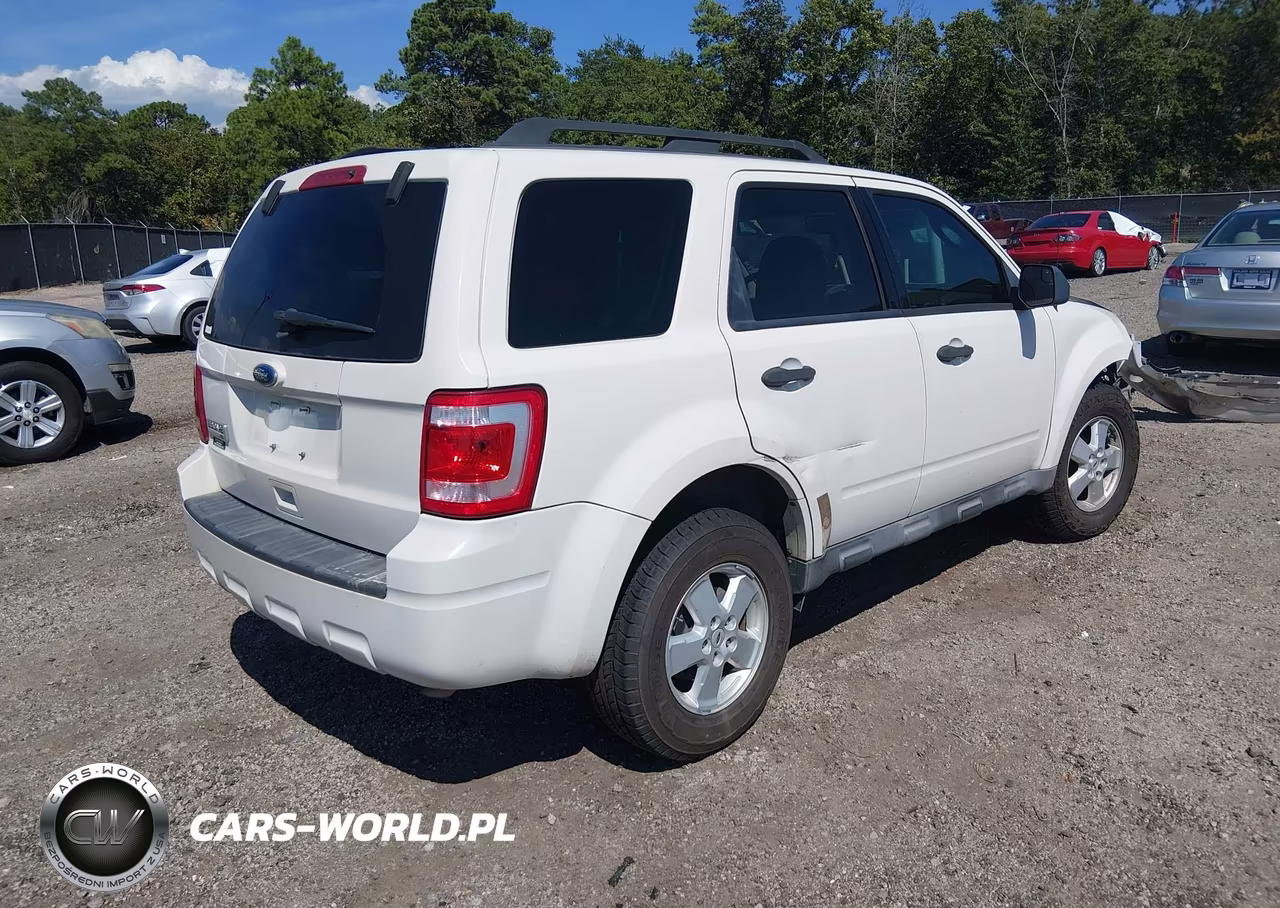 2010 Ford Escape Xlt VIN:1FMCU0D72AKA93114 - 4