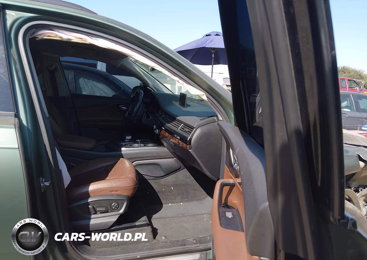 2018 Audi Q7 Prestige VIN:WA1VAAF70JD000226 - 5