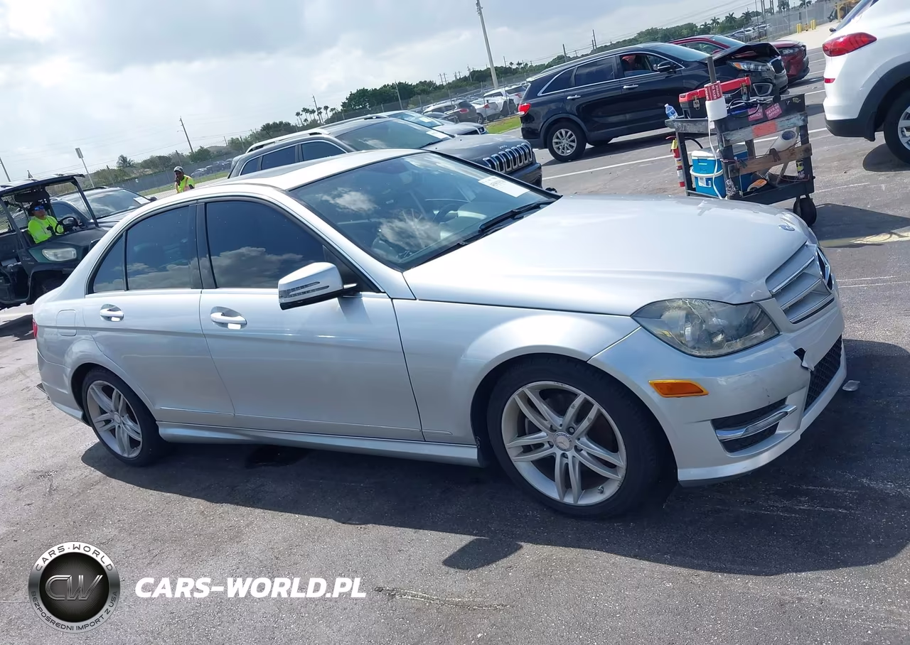 2013 Mercedes-Benz C 250 Sport VIN:WDDGF4HBXDA767337 - 12