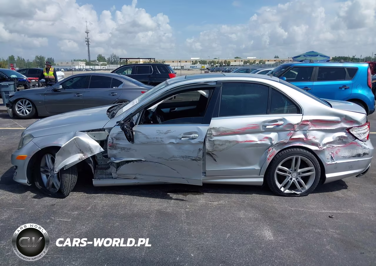 2013 Mercedes-Benz C 250 Sport VIN:WDDGF4HBXDA767337 - 13