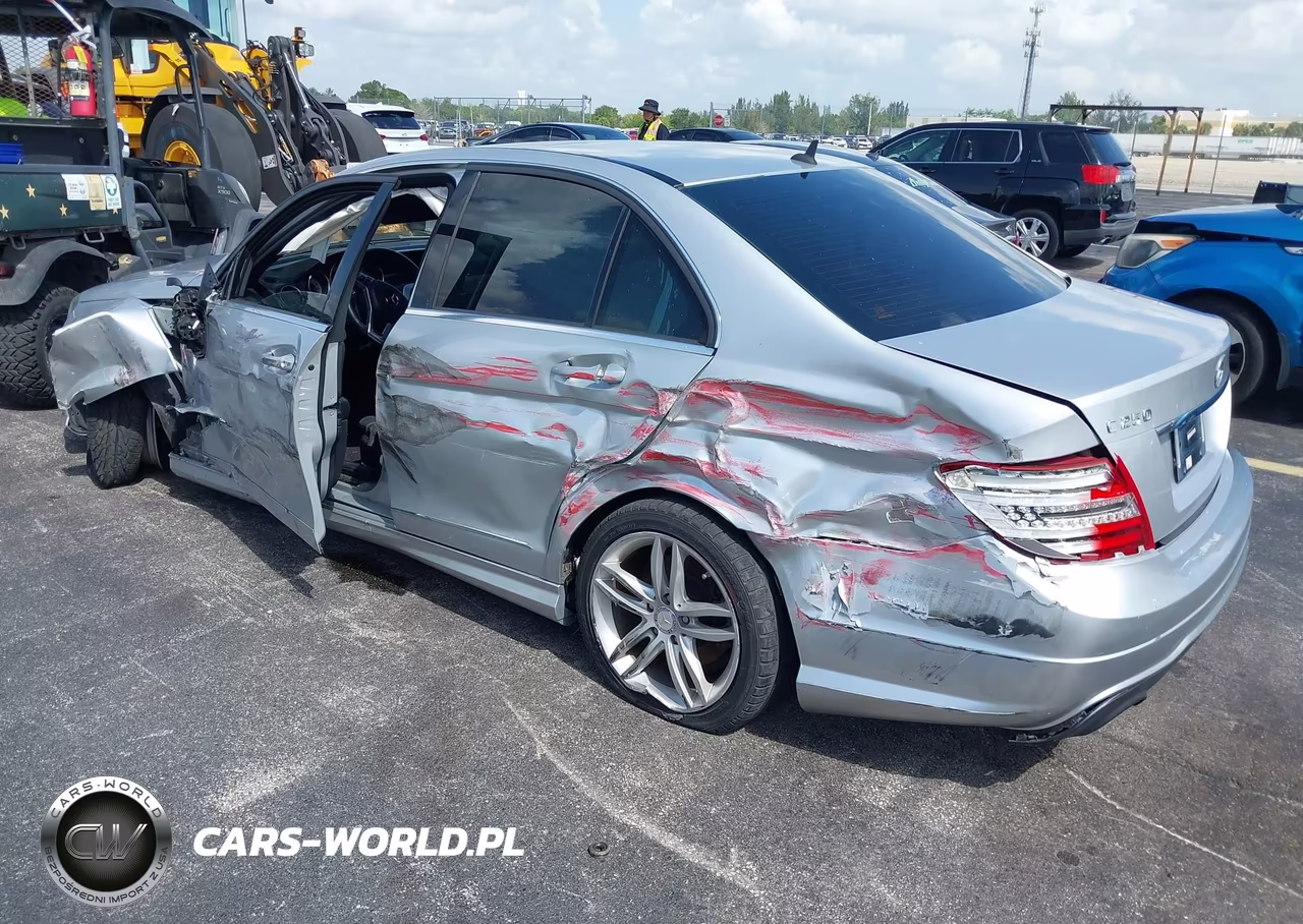 2013 Mercedes-Benz C 250 Sport VIN:WDDGF4HBXDA767337 - 3