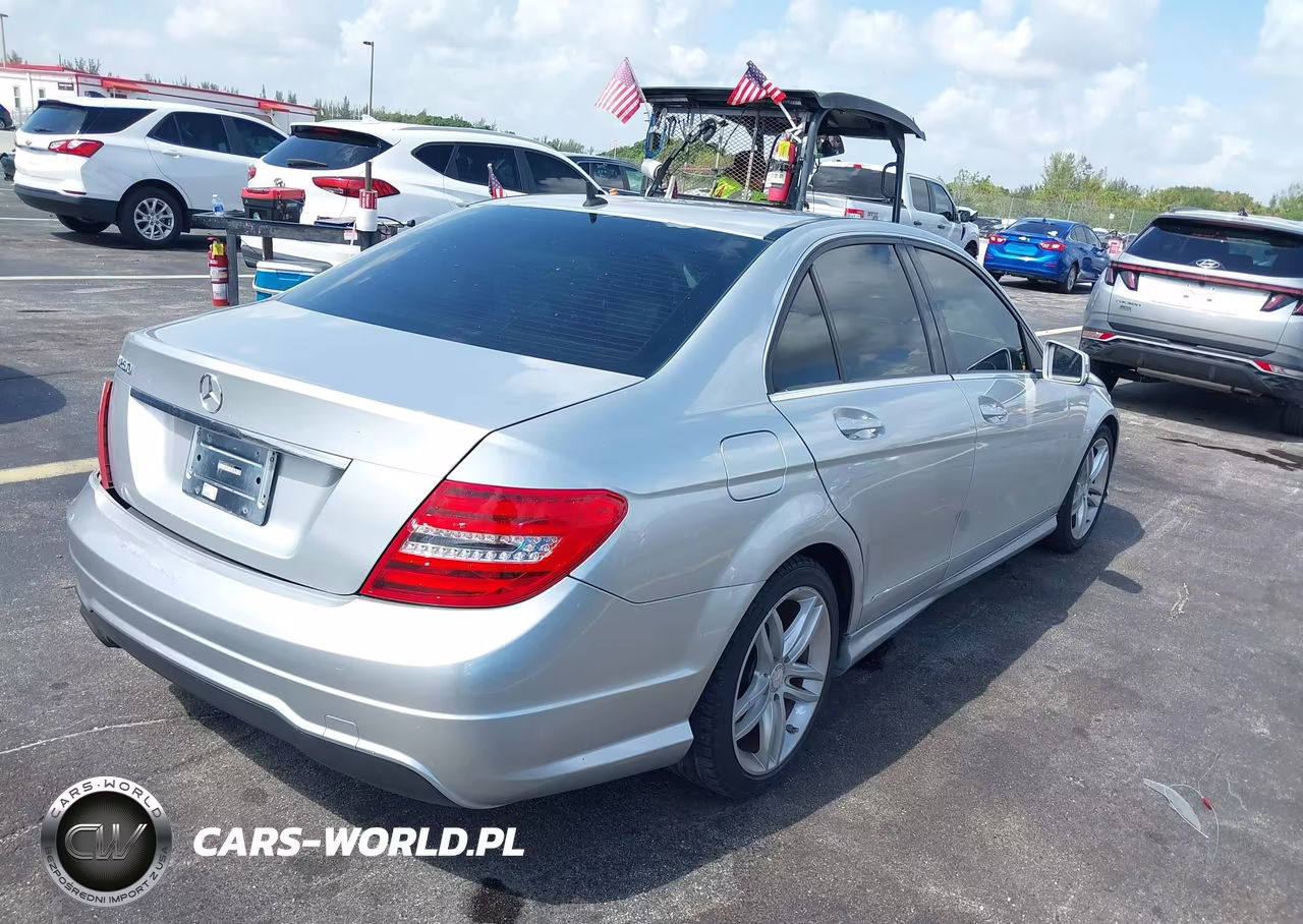 2013 Mercedes-Benz C 250 Sport VIN:WDDGF4HBXDA767337 - 4