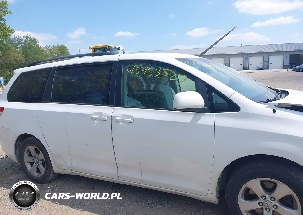 2011 Toyota Sienna Le V6 VIN:5TDKK3DC2BS073184 - 13