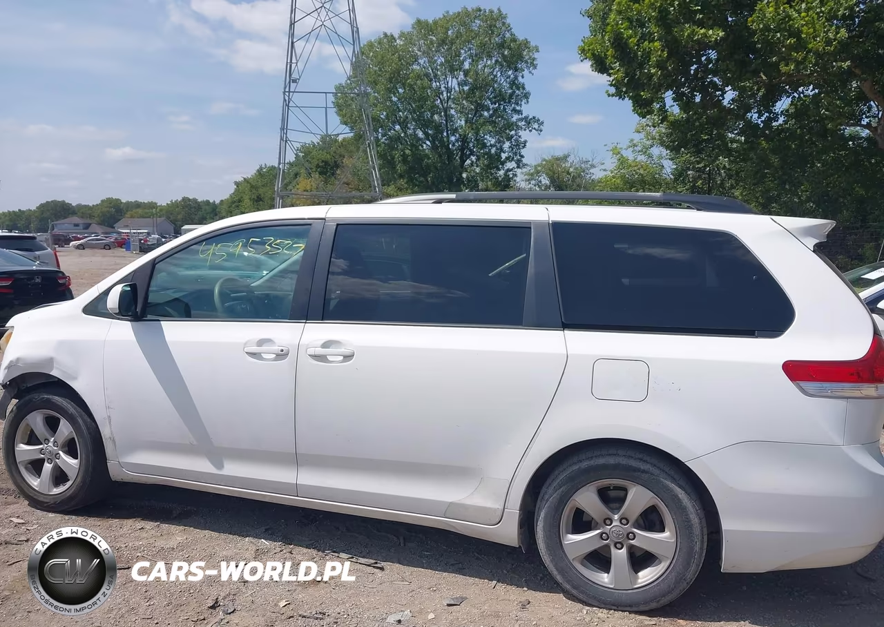 2011 Toyota Sienna Le V6 VIN:5TDKK3DC2BS073184 - 14