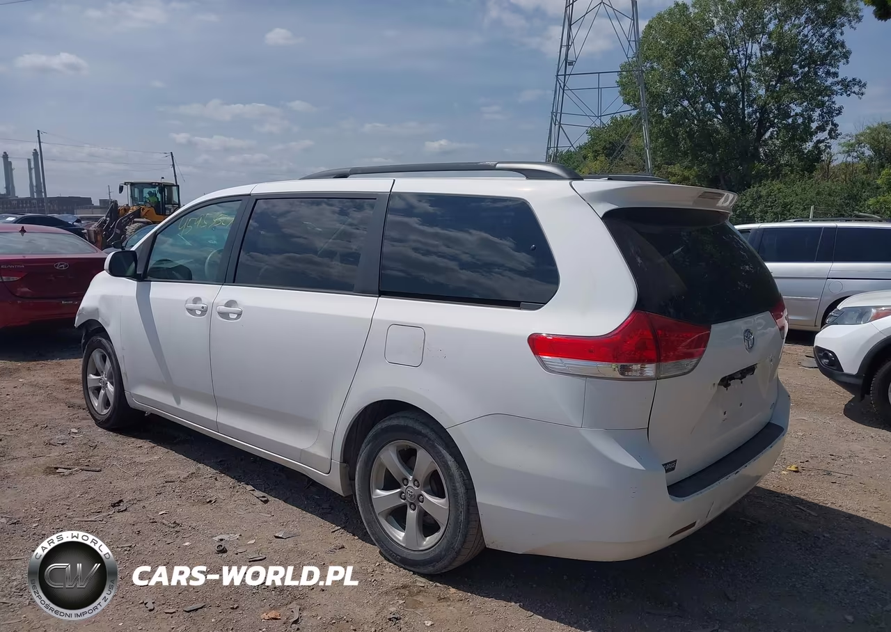 2011 Toyota Sienna Le V6 VIN:5TDKK3DC2BS073184 - 3