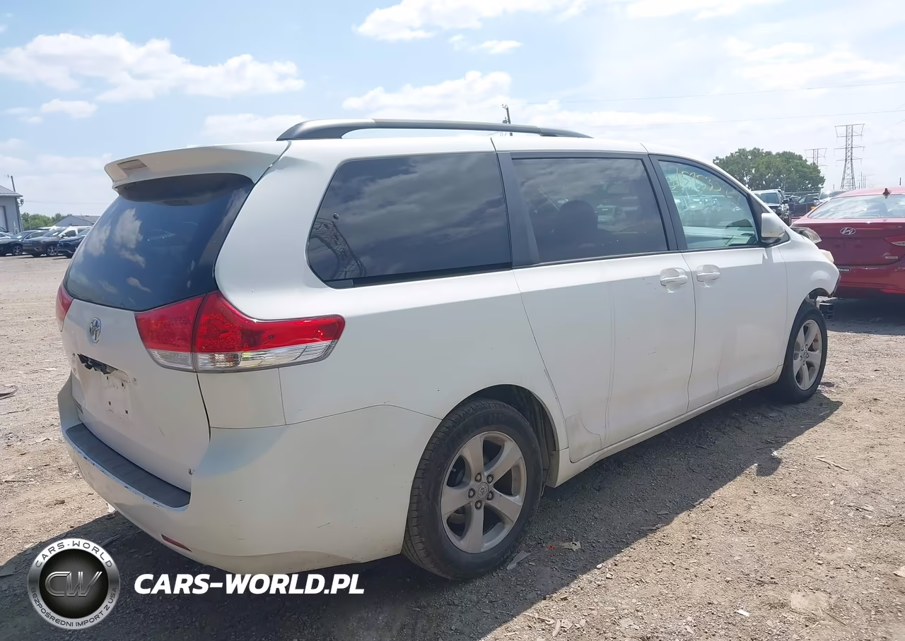 2011 Toyota Sienna Le V6 VIN:5TDKK3DC2BS073184 - 4