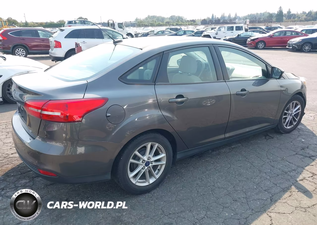 2015 Ford Focus Se VIN:1FADP3F26FL232588 - 4