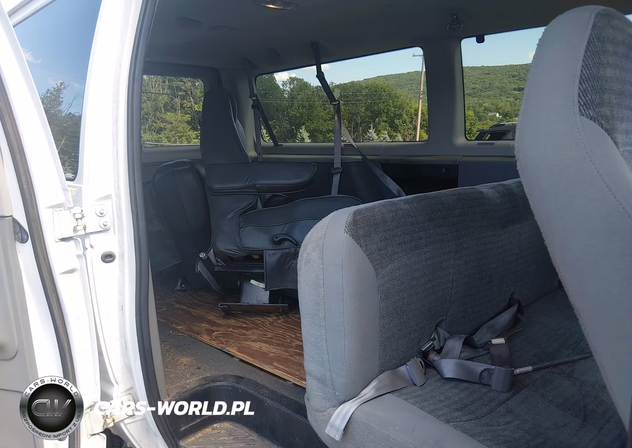 2004 Ford E-350 Super Duty Chateau-Xl-Xlt VIN:1FBNE31L74HA58099 - 8